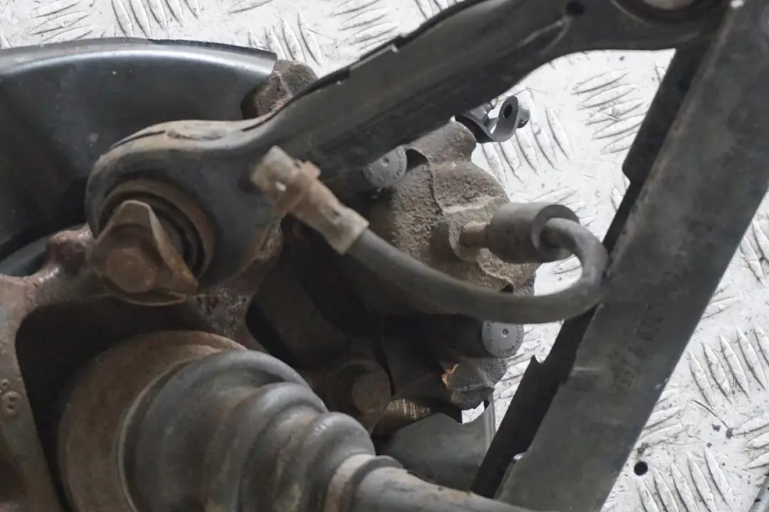 BMW 1 Reihe E87 LCI 120d N47 Abtriebswelle Schwenklager Hinten Links - SKU 6774809-12 - Teilenummer 6774809