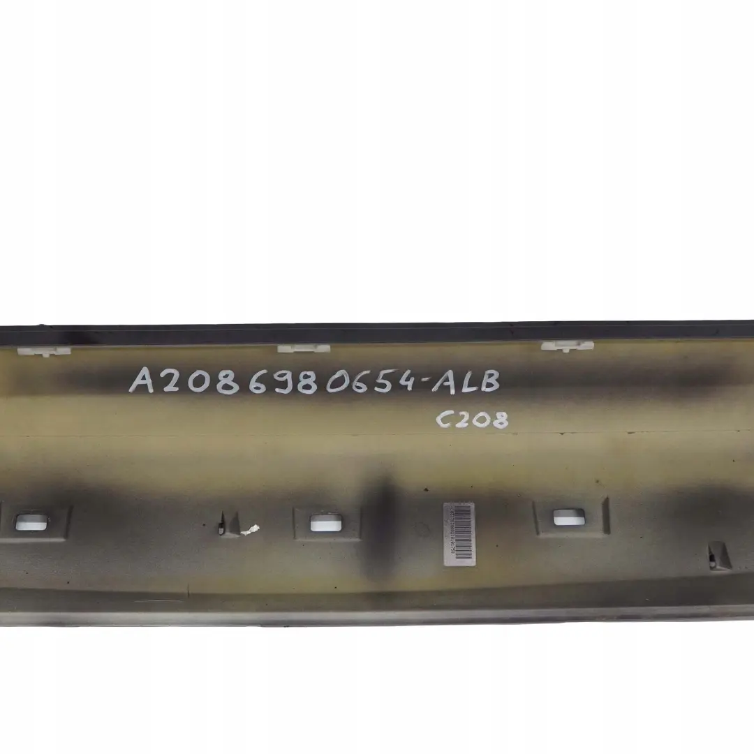 W208 Nakładka listwa na próg prawa do MERCEDES CLK o numerze A2086980654 MERCEDES CLK W208 Nakładka listwa na próg prawa - SKU A2086980654-ALB - Numer Części A2086980654