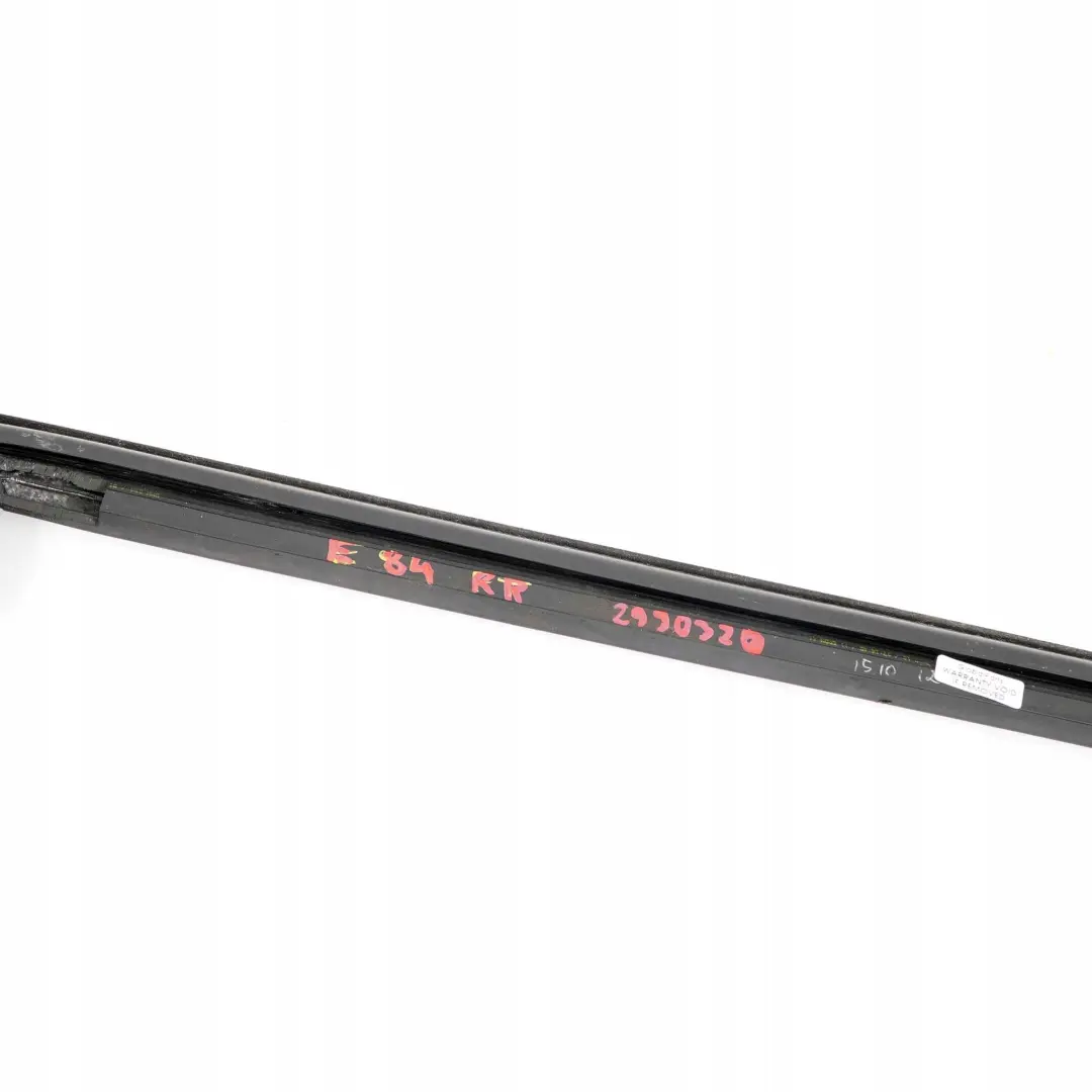 .*BMW X1 E84 Guarnizione Guida Finestrino Destro Porta Posteriore per con numero di parte 2990320 .*BMW X1 E84 Guarnizione Guida Finestrino Destro Porta Posteriore - SKU 2990320 - Numero di parte 2990320