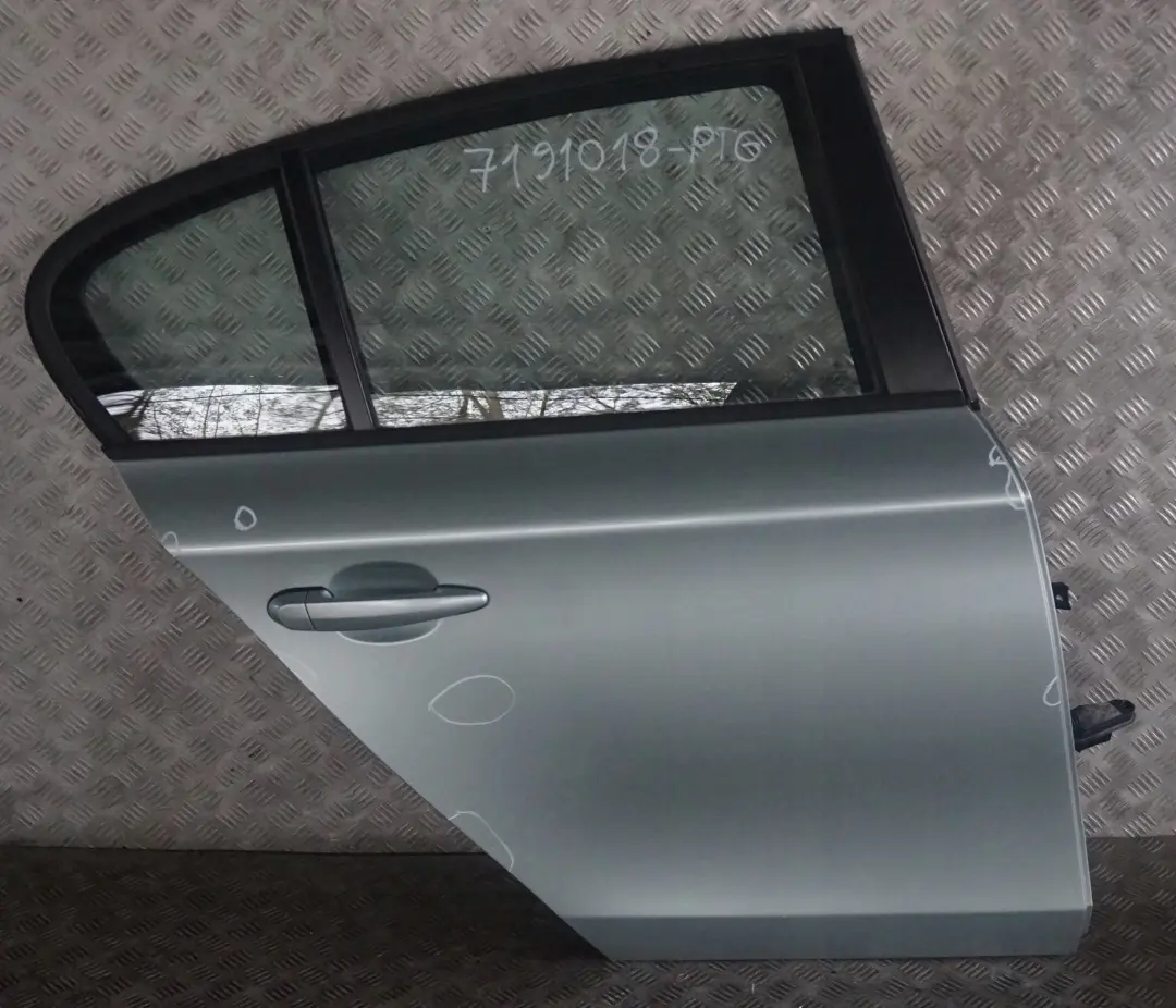 Puerta Trasera Derecha Patagoniagruen Verde Patagonia - A71 para BMW E87 con número de pieza 7191018 BMW E87 Puerta Trasera Derecha Patagoniagruen Verde Patagonia - A71 - SKU 7191018-PTG - Número de pieza 7191018