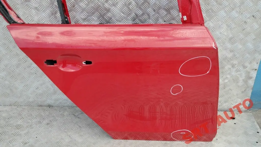 Puerta trasera derecha Karmesinrot Red Rot - A61 para BMW 3 E87 E87N con número de pieza 41527191018 BMW 3 E87 E87N Puerta trasera derecha Karmesinrot Red Rot - A61 - SKU 7191018-KAR3 - Número de pieza 41527191018