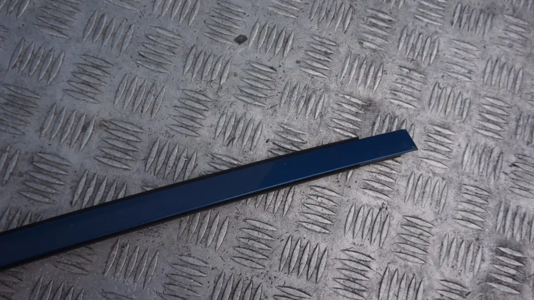 Moldura De techo izquierda Barandilla Canalon Sydneyblau Azul para BMW E81 E87 E87N con número de pieza 0032701 BMW E81 E87 E87N Moldura De techo izquierda Barandilla Canalon Sydneyblau Azul - SKU 0032701-SYD - Número de pieza 0032701