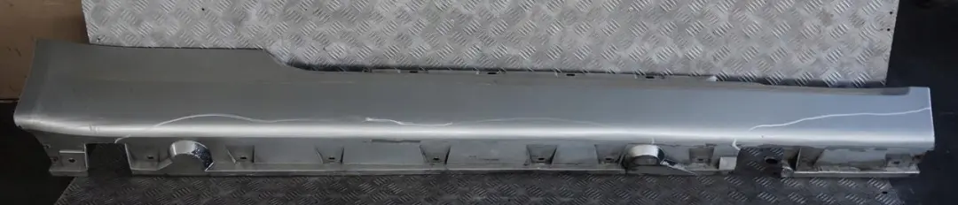 Door Sill Side Cover Skirt Right Mineralsilber Silver - A14 para BMW 6 E63 E64 con número de pieza 0304948 BMW 6 E63 E64 Door Sill Side Cover Skirt Right Mineralsilber Silver - A14 - SKU 0304948-MS - Número de pieza 0304948