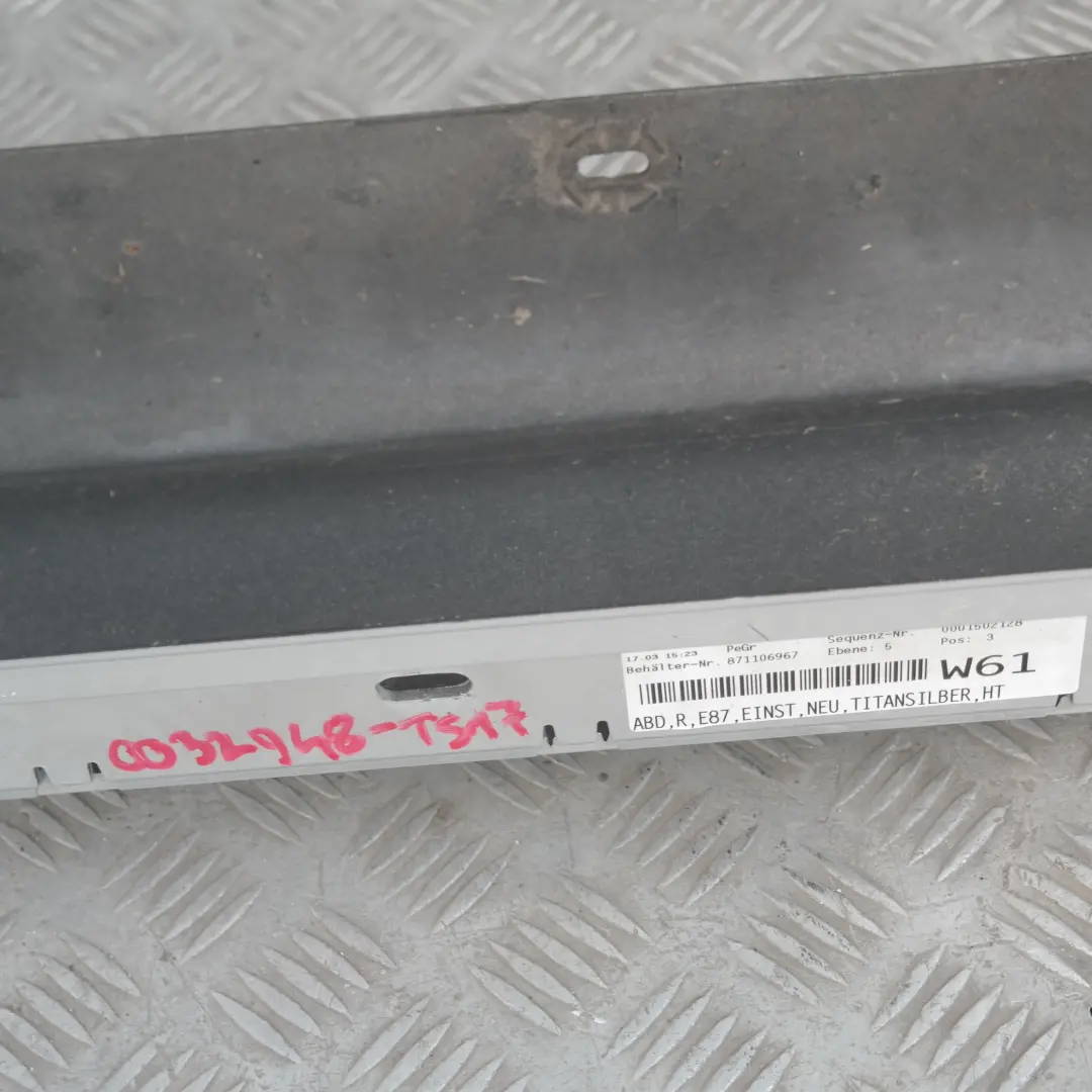 Nakładka próg prawy titansilber 354 do BMW E87 o numerze 32948 BMW E87 Nakładka próg prawy titansilber 354 - SKU 0032948-TS17 - Numer Części 32948