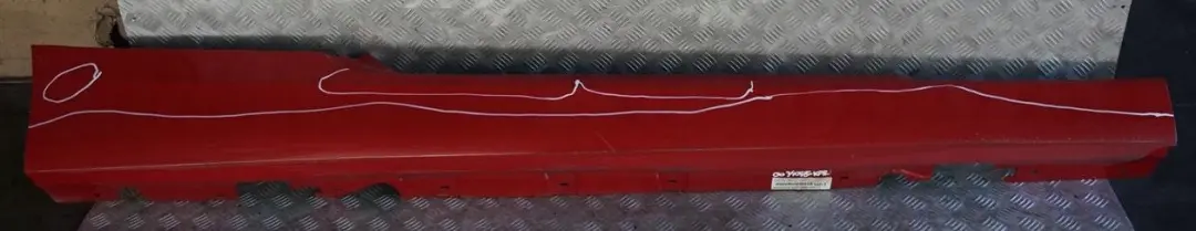 Listello Portiera Apertura Gonna Destra Vermilionrot Rosso per BMW E92 E93 LCI con numero di parte 0038432 BMW E92 E93 LCI Listello Portiera Apertura Gonna Destra Vermilionrot Rosso - SKU 0038432-VER - Numero di parte 0038432