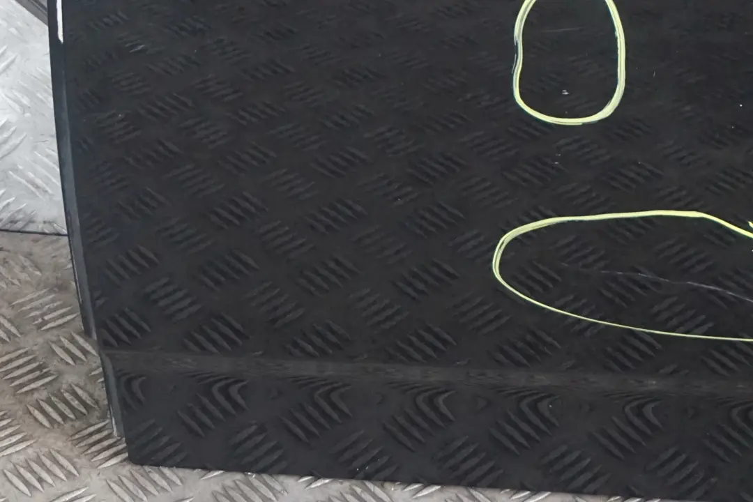 Drzwi lewe tylne tył black saphire do BMW E83 X3 o numerze 3449337 BMW E83 X3 Drzwi lewe tylne tył black saphire - SKU 3449337-BS3 - Numer Części 3449337