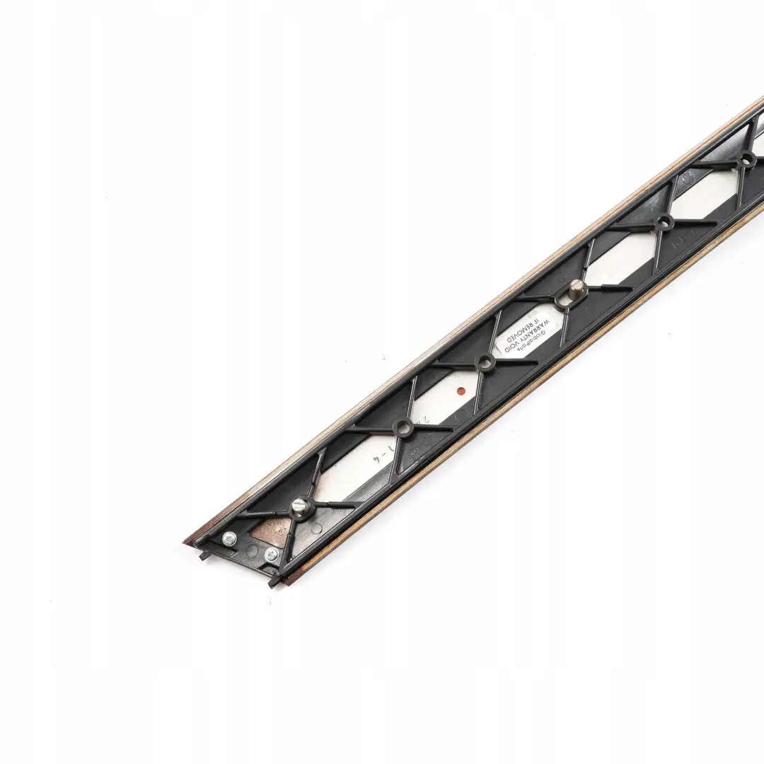 Striscia legno copertura porta posteriore sinistra legno Myrte per BMW E46 con numero di parte 8200753 BMW E46 Striscia legno copertura porta posteriore sinistra legno Myrte - SKU 8200753 - Numero di parte 8200753