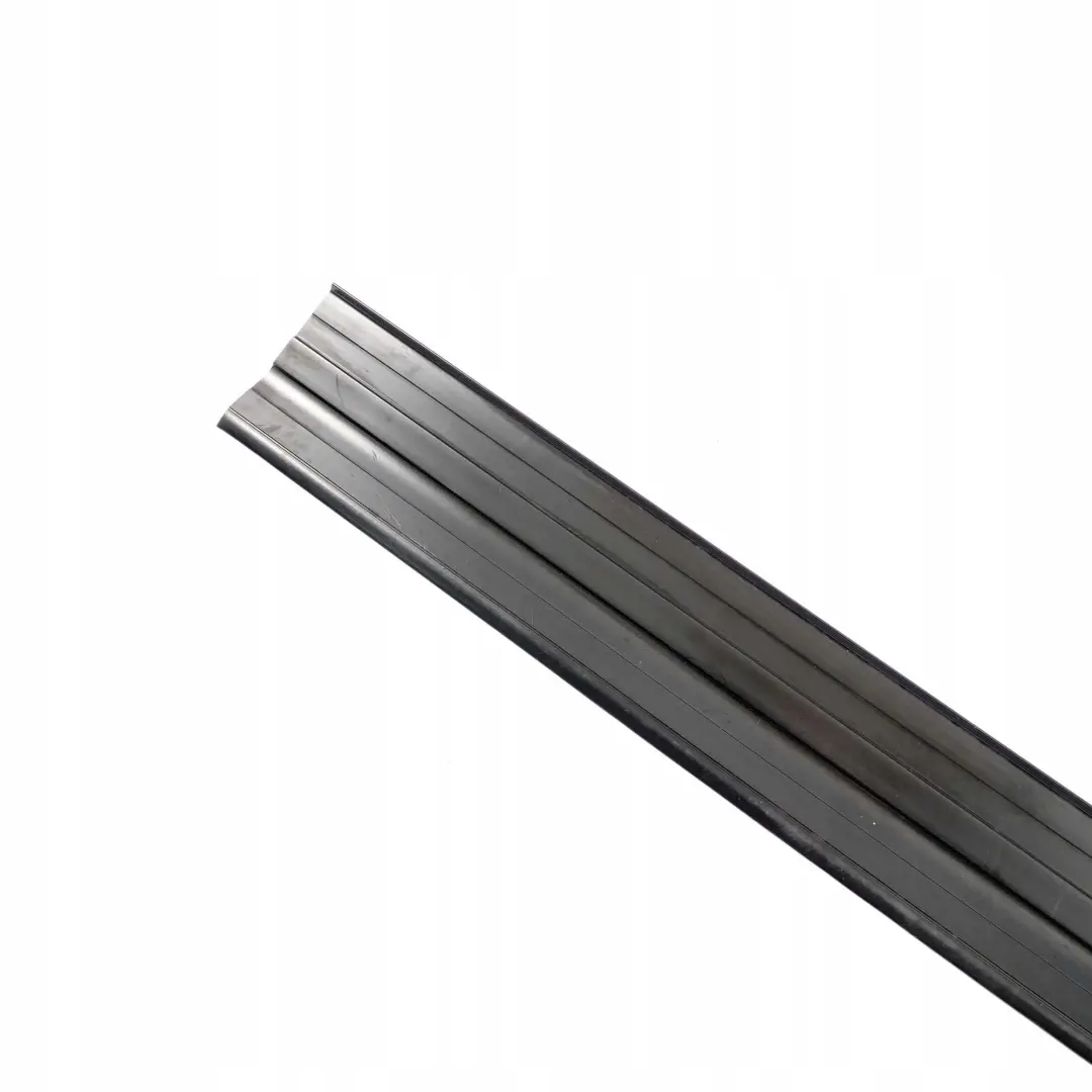 Puerta Delantera Umbral Entrada Panel Interior para BMW Berlina Touring E36 con número de pieza 8222120 BMW Berlina Touring E36 Puerta Delantera Umbral Entrada Panel Interior - SKU 8222120 - Número de pieza 8222120