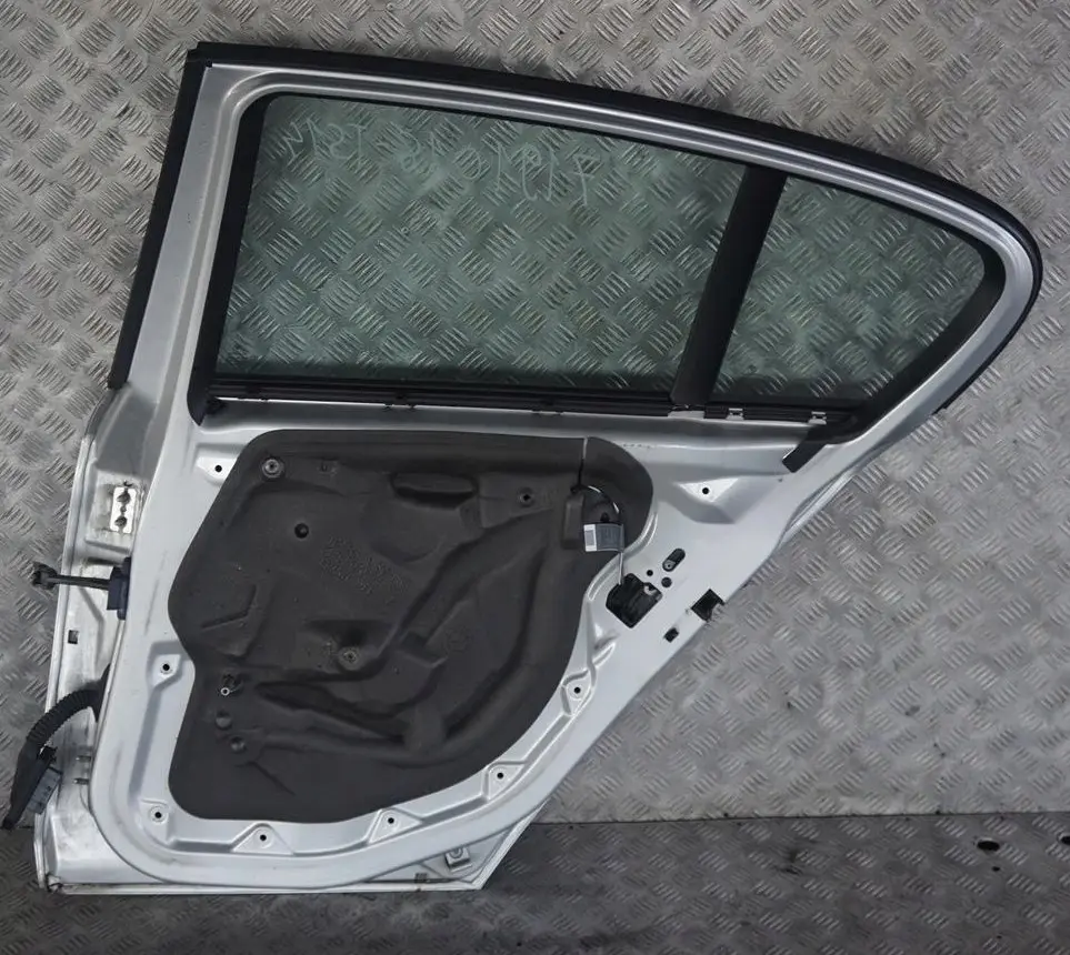 Beifahrer Tür Hinten Rechts Titansilber Silber Metallic 354 für BMW 1 er E87 14 mit Teilenummer 7191018 BMW 1 er E87 14 Beifahrer Tür Hinten Rechts Titansilber Silber Metallic 354 - SKU 7191018-TS14 - Teilenummer 7191018