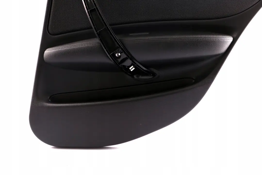 Pannello Posteriore Tessuto Destra Flashpoint/Nero per BMW E87 LCI M Sport con numero di parte 8037416 BMW E87 LCI M Sport Pannello Posteriore Tessuto Destra Flashpoint/Nero - SKU 8037416 - Numero di parte 8037416