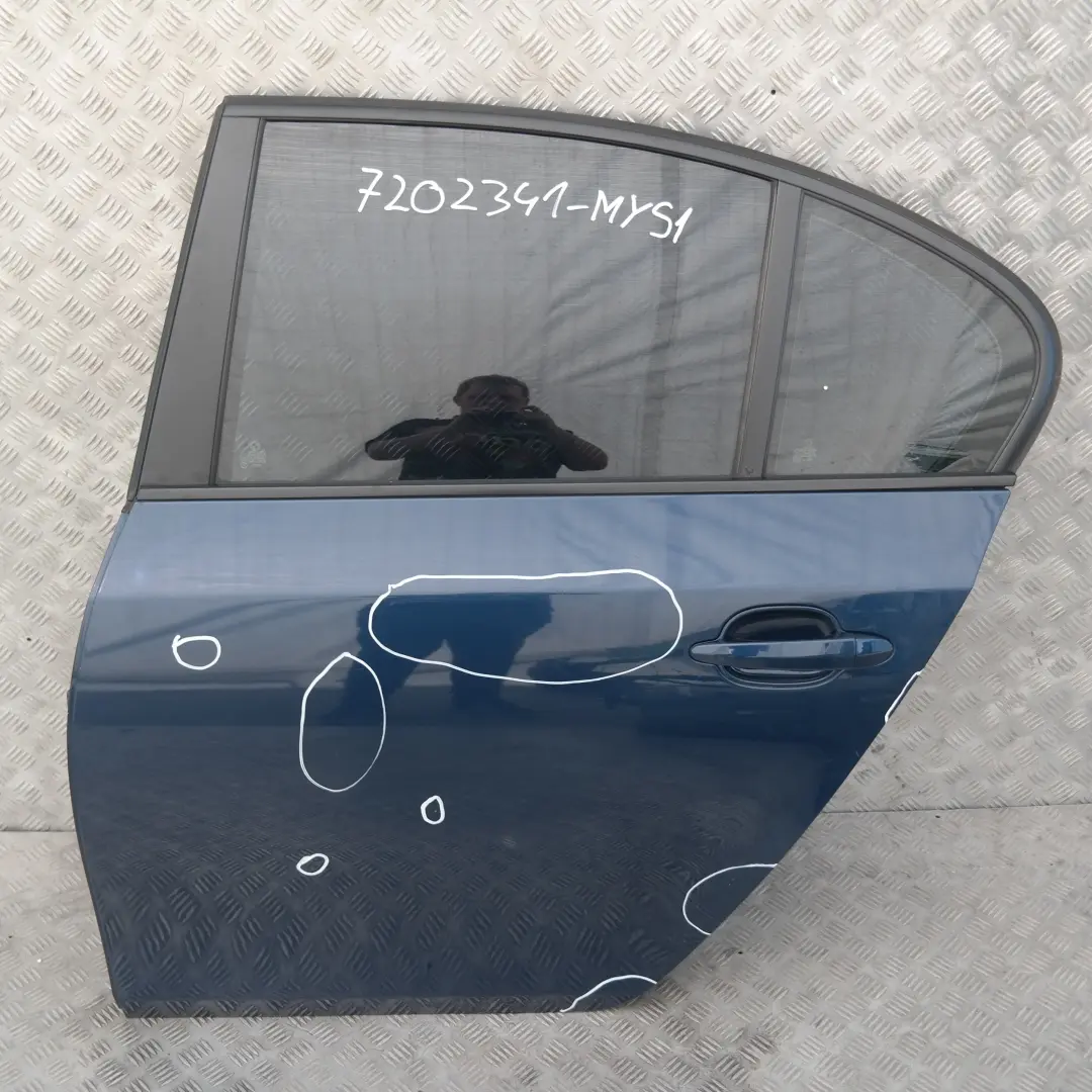 Lato Porta Posteriore Sinistra Blu Mistico Blu Metalli per BMW E60 LCI con numero di parte 7202341 BMW E60 LCI Lato Porta Posteriore Sinistra Blu Mistico Blu Metalli - SKU 7202341-MYS1 - Numero di parte 7202341