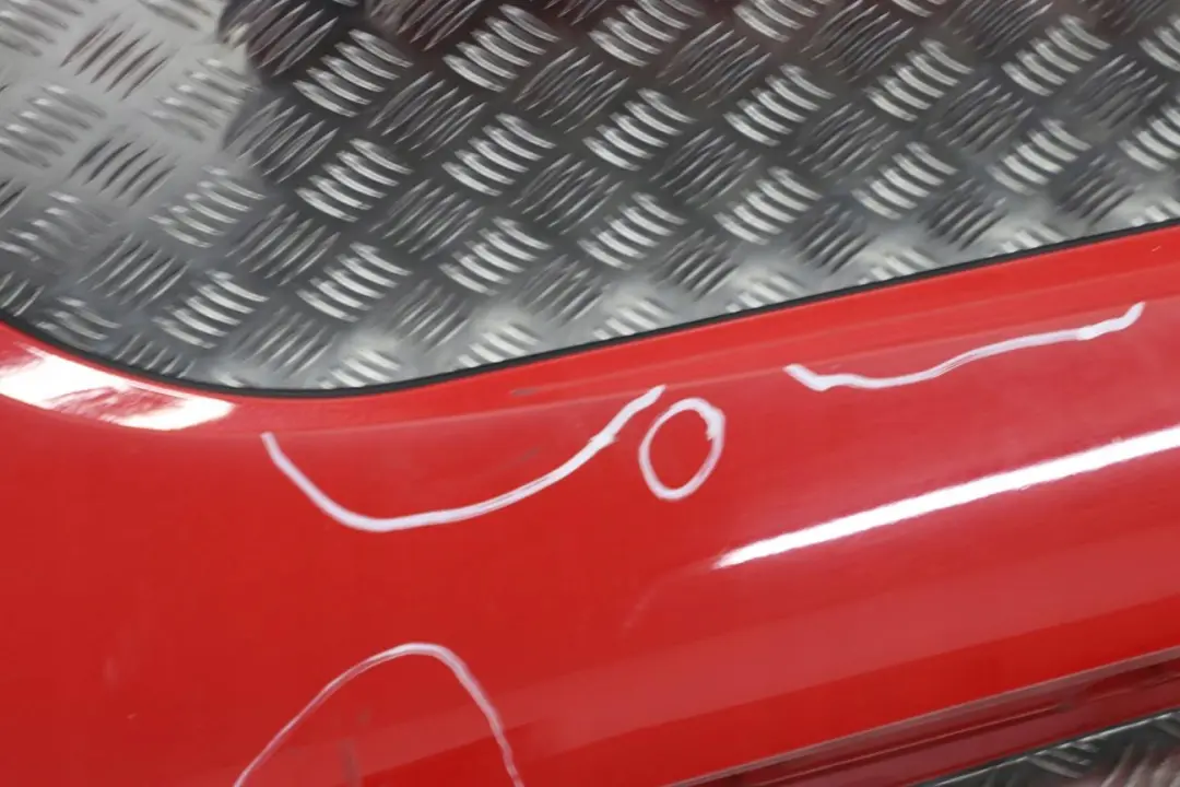 Listello Portiera Destra Rosso Chiaro Rosso - 314 per BMW Z4 E85 E86 con numero di parte 0031108 BMW Z4 E85 E86 Listello Portiera Destra Rosso Chiaro Rosso - 314 - SKU 0031108-HELL - Numero di parte 0031108