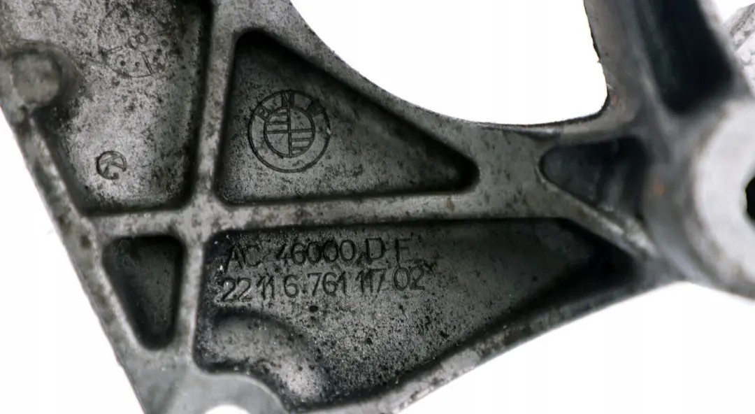 BMW E60 E61 E63 Łapa wspornik podpora silnika lewa - SKU 6761117 - Numer Części 6761117
