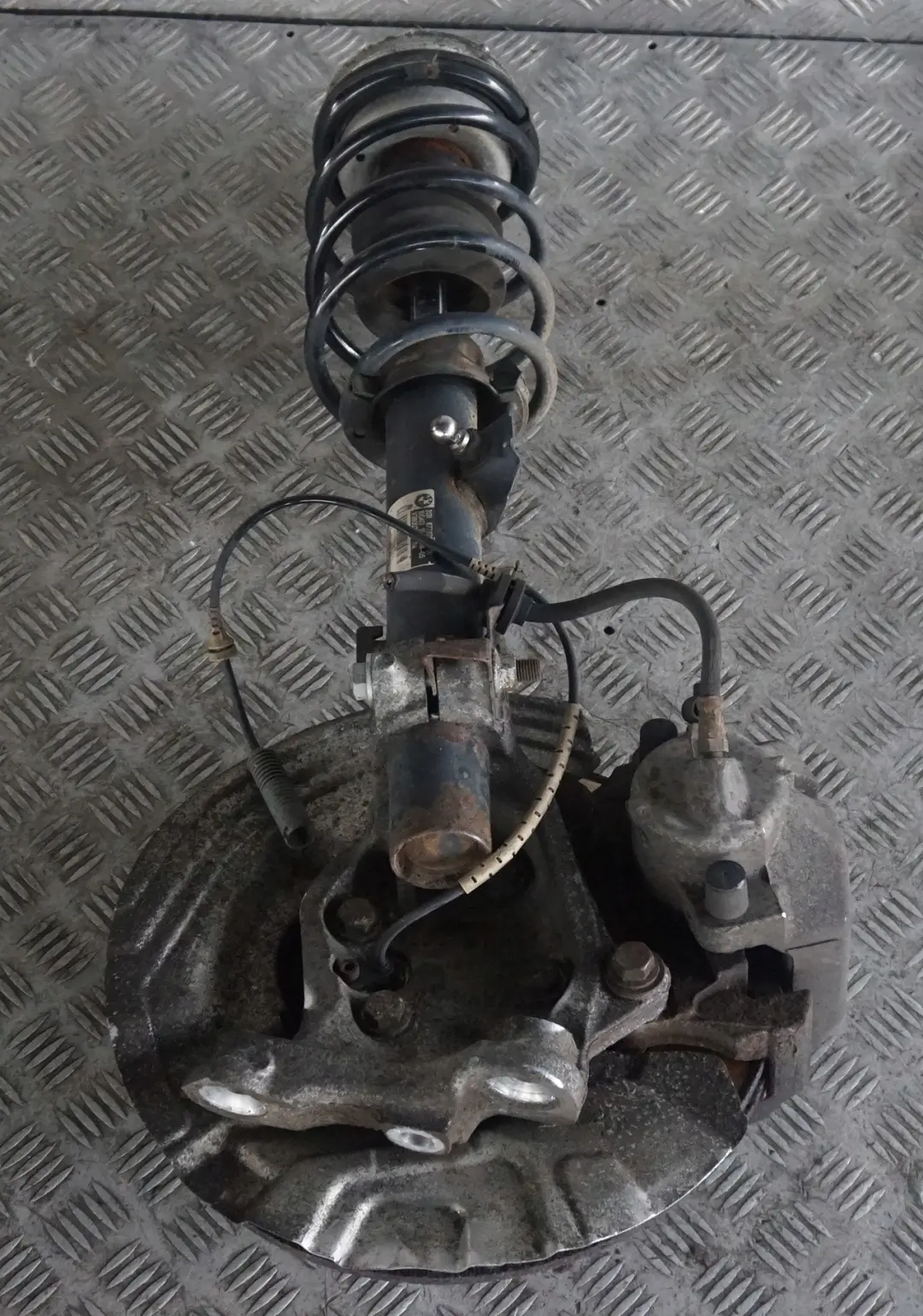 N52 Amortyzator zwrotnica prawa do BMW E90 330i o numerze 6786002 BMW E90 330i N52 Amortyzator zwrotnica prawa - SKU 6786002-1 - Numer Części 6786002