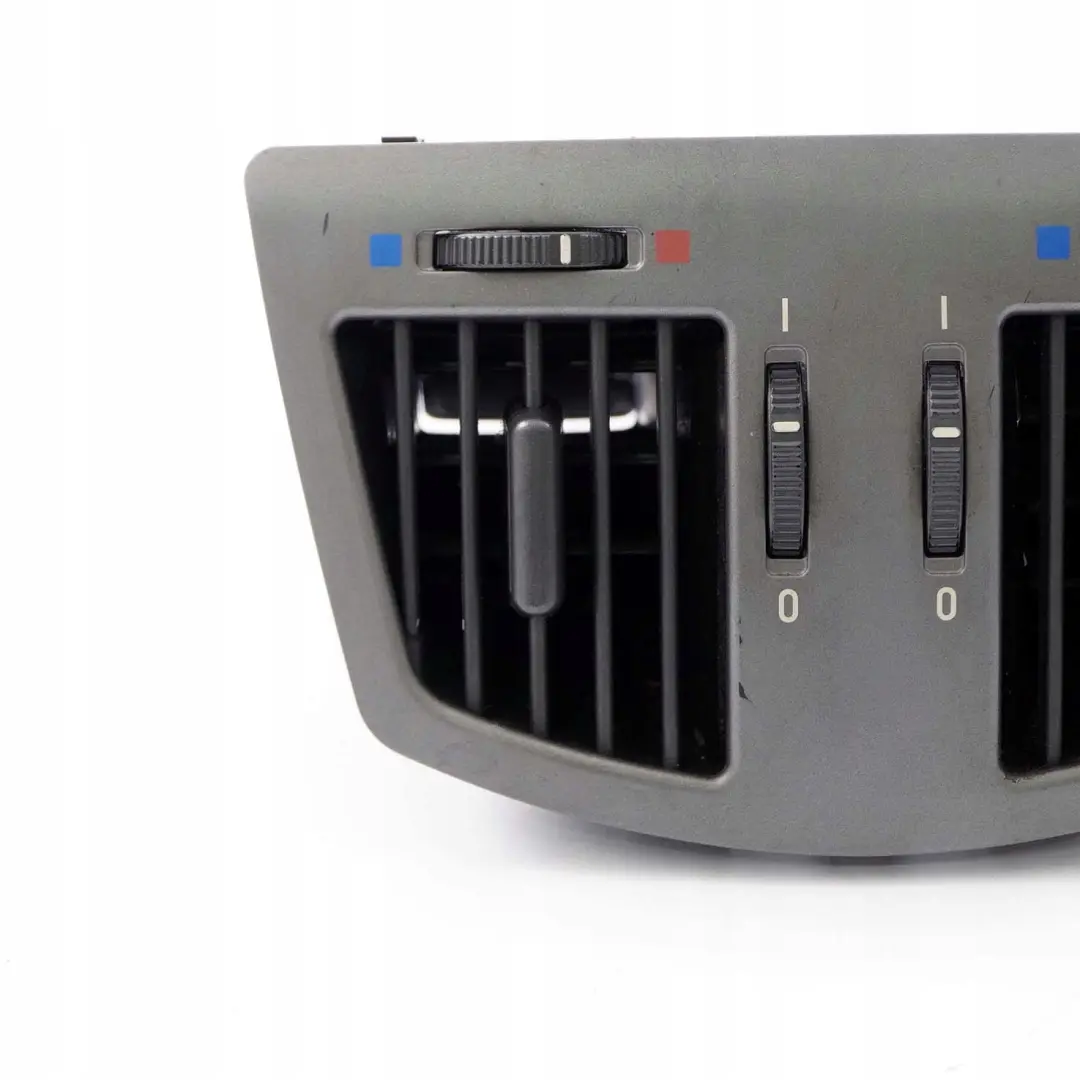 Ventilación rejilla aire fresco consola trasera Plata Oscura para BMW E65 E66 E67 1 con número de pieza 7007984 BMW E65 E66 E67 1 Ventilación rejilla aire fresco consola trasera Plata Oscura - SKU 7007984-1 - Número de pieza 7007984