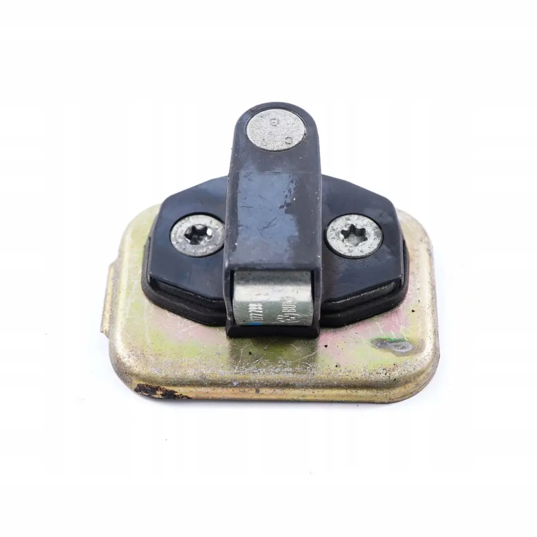 Zaczep rygiel zamka klapy tył do BMW E36 o numerze 8122299 BMW E36 Zaczep rygiel zamka klapy tył - SKU 8122299 - Numer Części 8122299