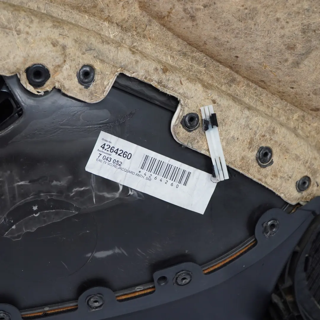 Boczek drzwi prawy przód do BMW E46 Sedan Kombi o numerze 7043052 BMW E46 Sedan Kombi Boczek drzwi prawy przód - SKU 7043052 - Numer Części 7043052