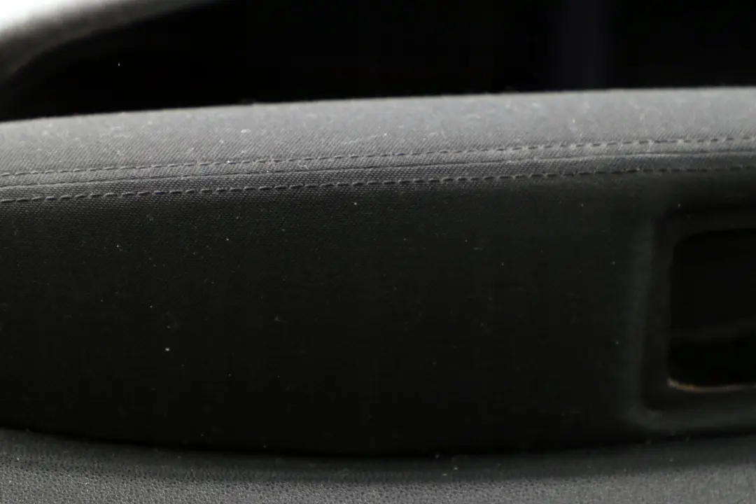 Embellecedor Interior Puerta Delantera Derecha Foliente Negro para BMW E87 con número de pieza 7133300 BMW E87 Embellecedor Interior Puerta Delantera Derecha Foliente Negro - SKU 7133300-1 - Número de pieza 7133300