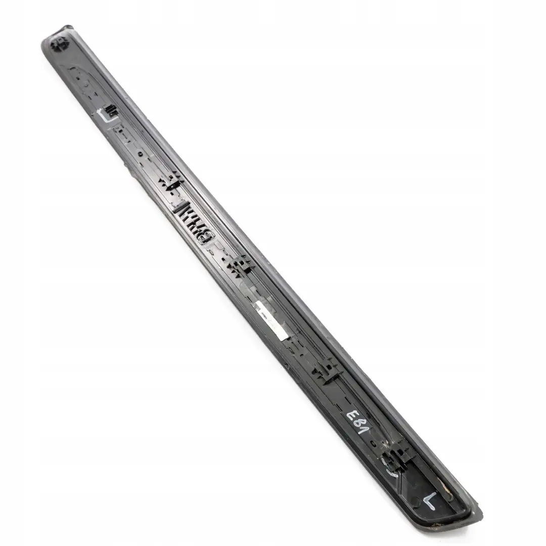 Reihe E81 E82 M Sport Blende Einstieg vorne links 5147 für BMW 1 mit Teilenummer 8045291 BMW 1 Reihe E81 E82 M Sport Blende Einstieg vorne links 5147 - SKU 8045291 - Teilenummer 8045291