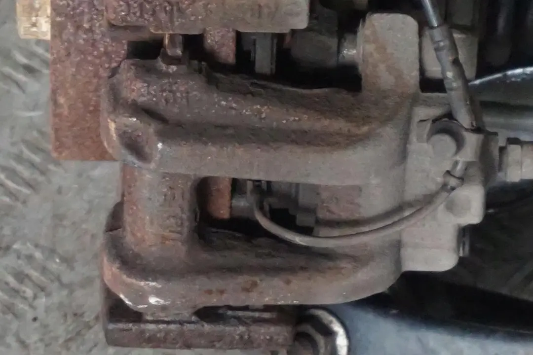 BMW 1 Reihe F21 116d N47N Schwenklager Radträger Bremssattel Hinten Rechts - SKU 6792516-8 - Teilenummer 6792516