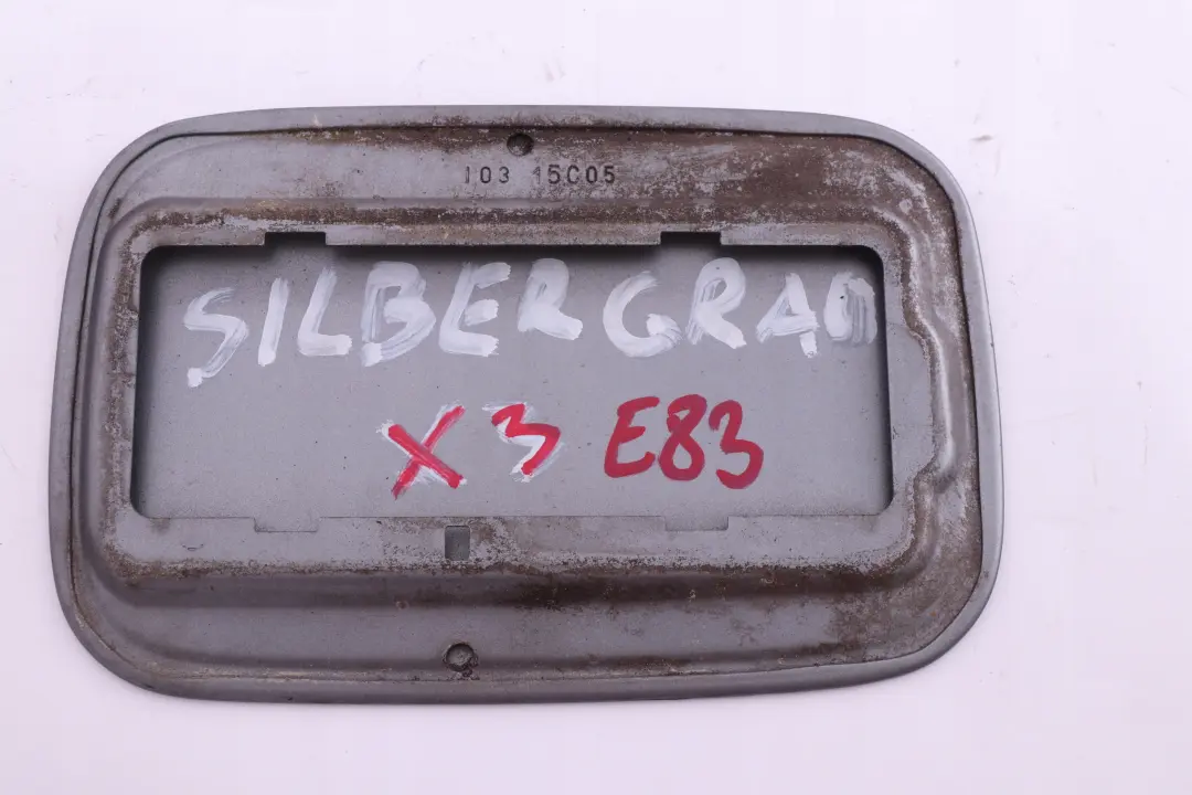 Klapka wlewu paliwa silbergrau do BMW E83 X3 o numerze 7055877 BMW E83 X3 Klapka wlewu paliwa silbergrau - SKU 7055877-SBG - Numer Części 7055877