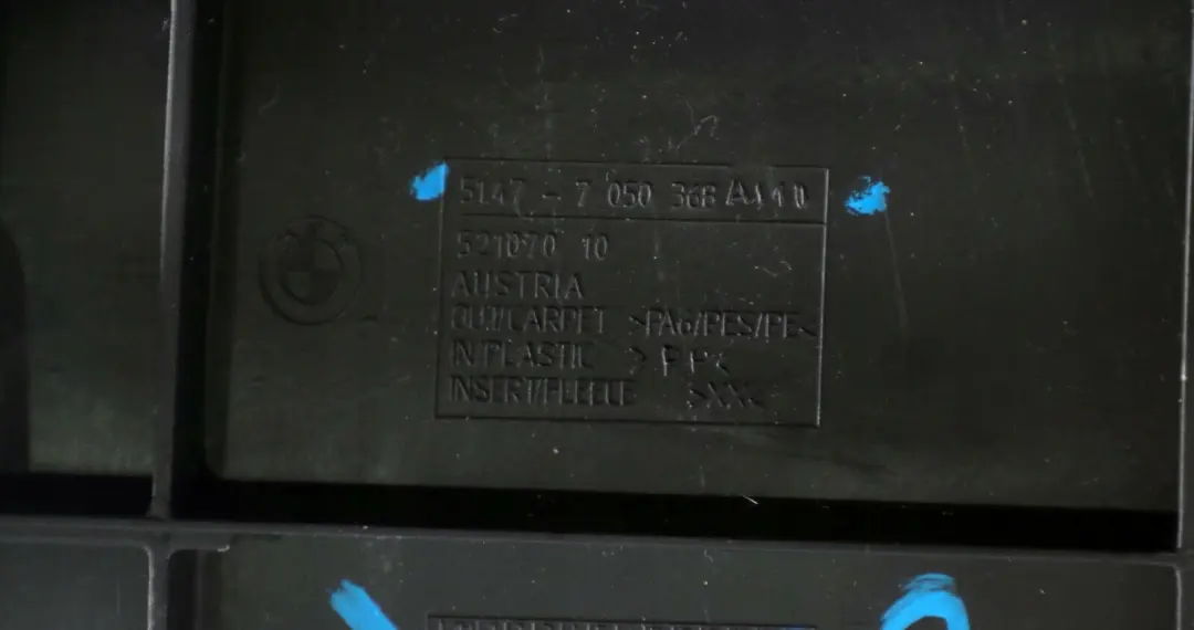 Right O/S Trunk Rear Carpet Flap Boot Grey 7050368 to BMW 5 Series E61 E61N LCI with Part number 6968334 BMW 5 Series E61 E61N LCI Right O/S Trunk Rear Carpet Flap Boot Grey 7050368 - SKU 6968334 - Part number 6968334