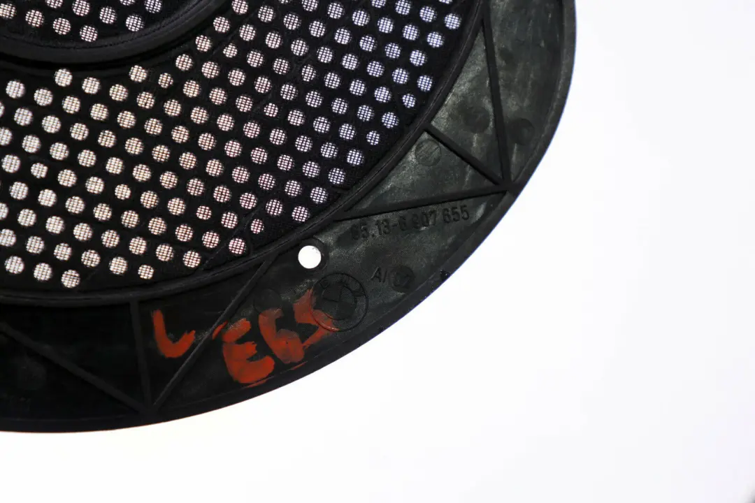 Osłona kratka głośnika maskownica lewa do BMW E65 o numerze 6907655 BMW E65 Osłona kratka głośnika maskownica lewa - SKU 6907655 - Numer Części 6907655