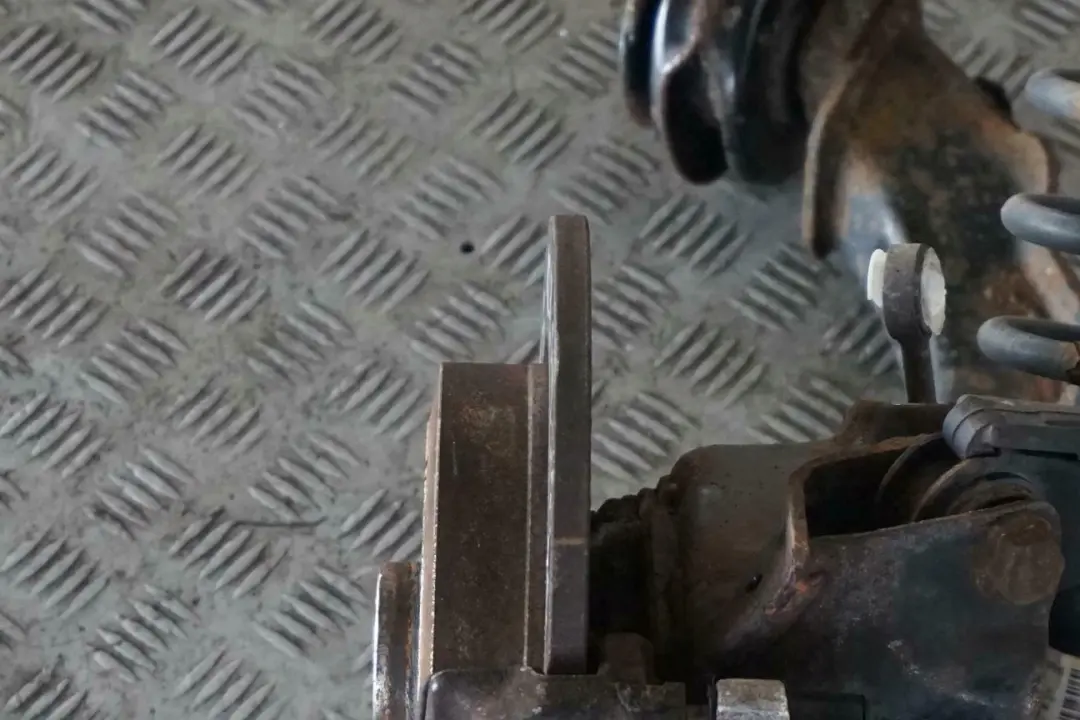 90PS Bras Longitudinal Arriere Gauche pour Mini R52 Cabriolet One W10 1.6 à propos du numéro de pièce 6781135 Mini R52 Cabriolet One W10 1.6 90PS Bras Longitudinal Arriere Gauche - SKU 6781135-3 - Numéro de pièce 6781135