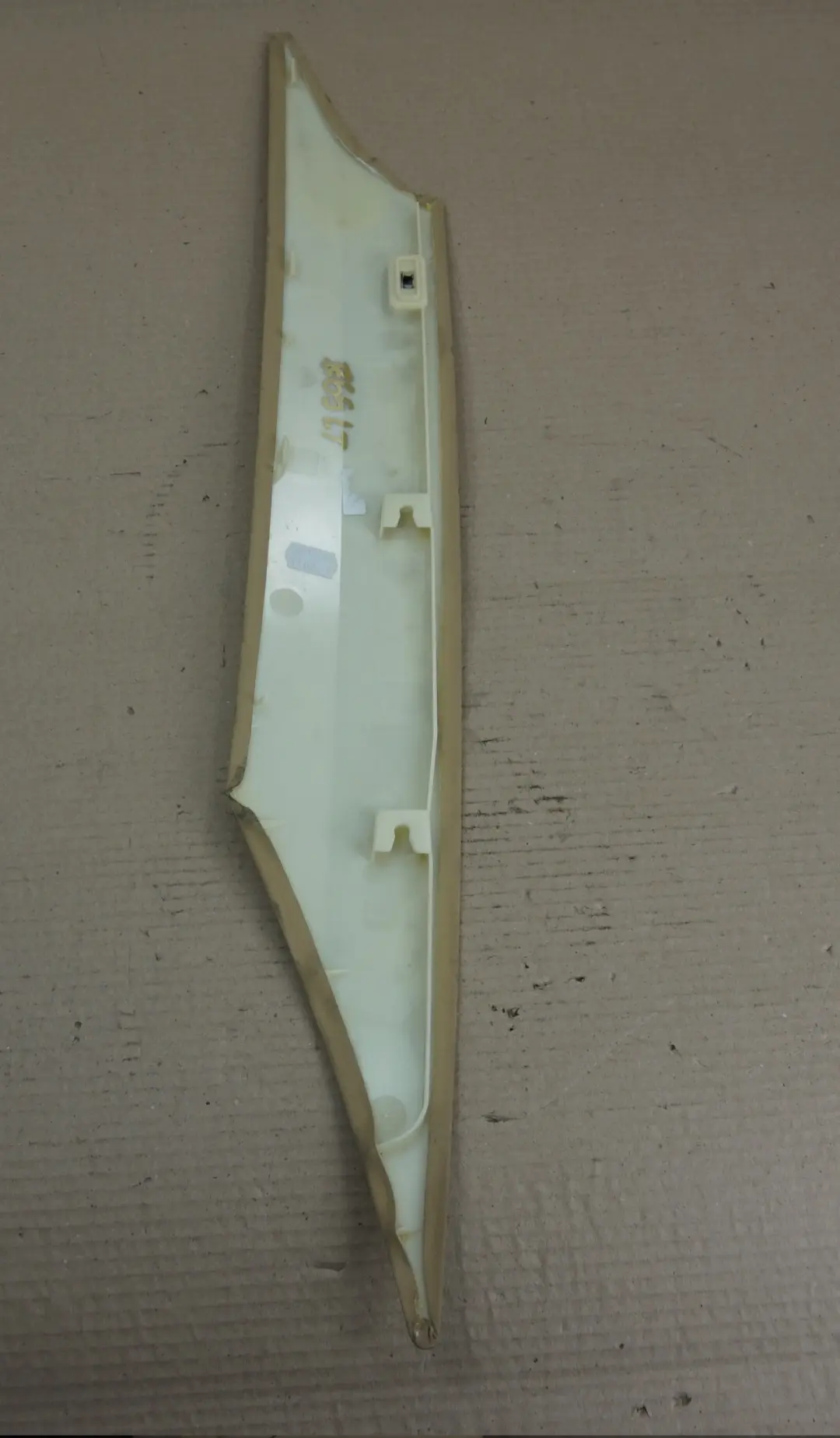 Trim Panel C-Column Rear Left N/S Beige 7007635 to BMW 7 Series E65 E66 Cover with Part number 7024757 BMW 7 Series E65 E66 Cover Trim Panel C-Column Rear Left N/S Beige 7007635 - SKU 7024757 - Part number 7024757