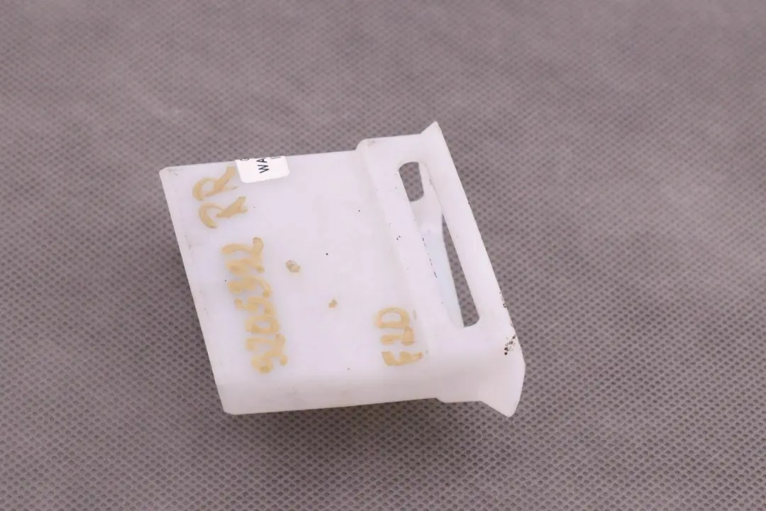 BMW F20 F21 Kanał grzewczy plastik wlot prawy tył - SKU 9205392 - Numer Części 9205392