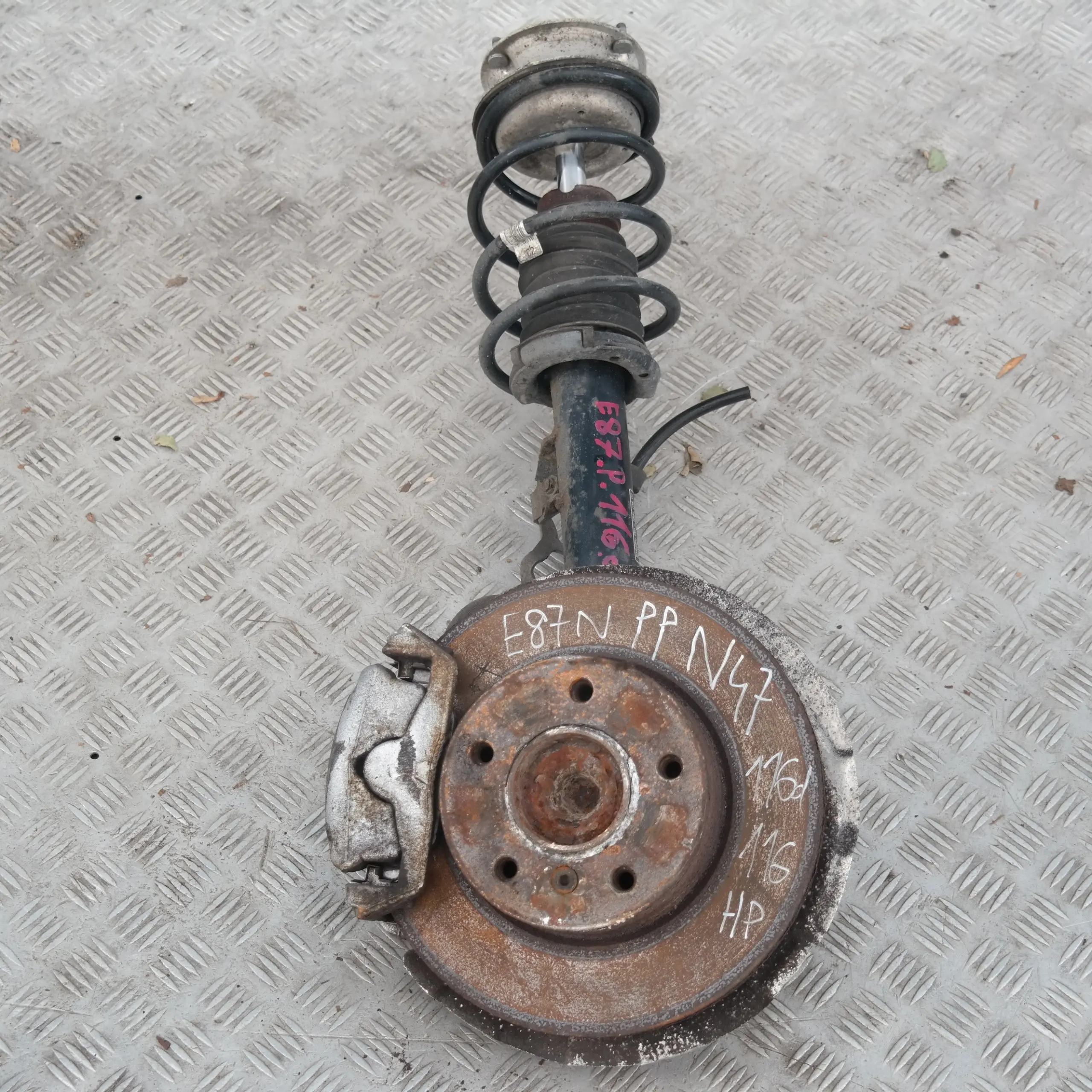 BMW E87 LCI 116d N47 Delantero Derecho Muelle Strut Freno Suspensión Eje