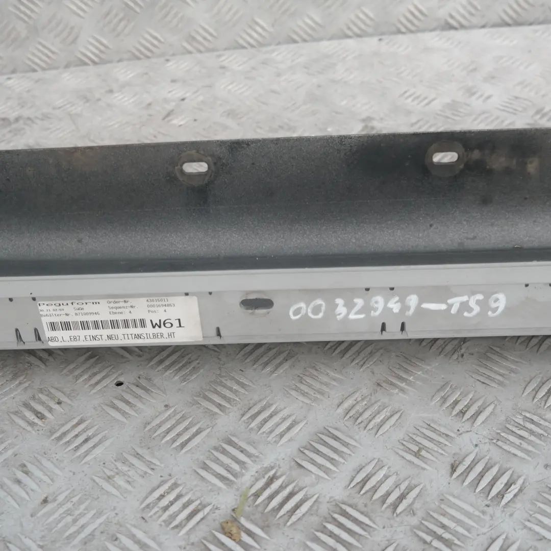 Nakładka próg lewy titansilber 354 do BMW 1 E87 o numerze 32949 BMW 1 E87 Nakładka próg lewy titansilber 354 - SKU 0032949-TS9 - Numer Części 32949
