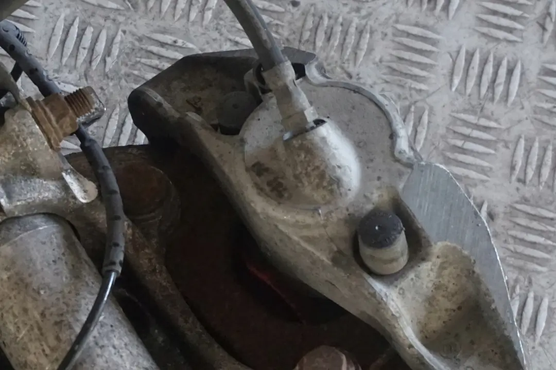 M57N2 Amortyzator zwrotnica prawa do BMW E66 730Ld o numerze 6786532 BMW E66 730Ld M57N2 Amortyzator zwrotnica prawa - SKU 6786532 - Numer Części 6786532