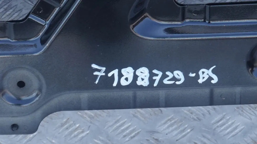 Pokrywa przykrycie osłona dachu black do BMW E88 o numerze 7188729 BMW E88 Pokrywa przykrycie osłona dachu black - SKU 7188729-BS - Numer Części 7188729