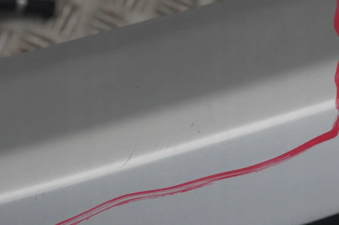 Zderzak przedni przód titansilber 354 do BMW E53 X5 o numerze 10150 BMW E53 X5 Zderzak przedni przód titansilber 354 - SKU 0010150-TS5 - Numer Części 10150