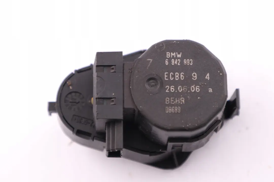 Actuateur Fussraumklappe a Gauche pour BMW E60 E61 E63 E64 à propos du numéro de pièce 6942993 BMW E60 E61 E63 E64 Actuateur Fussraumklappe a Gauche - SKU 6942993 - Numéro de pièce 6942993