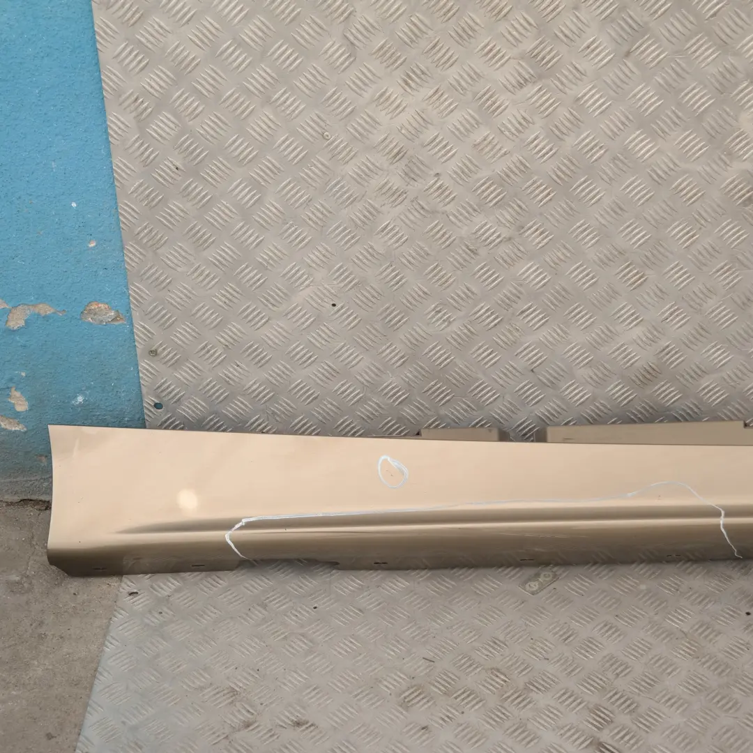 Listello Portiera Apertura Gonna Destra Sonora Metallizzato per BMW E87 con numero di parte 51770032948 BMW E87 Listello Portiera Apertura Gonna Destra Sonora Metallizzato - SKU 0032948-SON3 - Numero di parte 51770032948