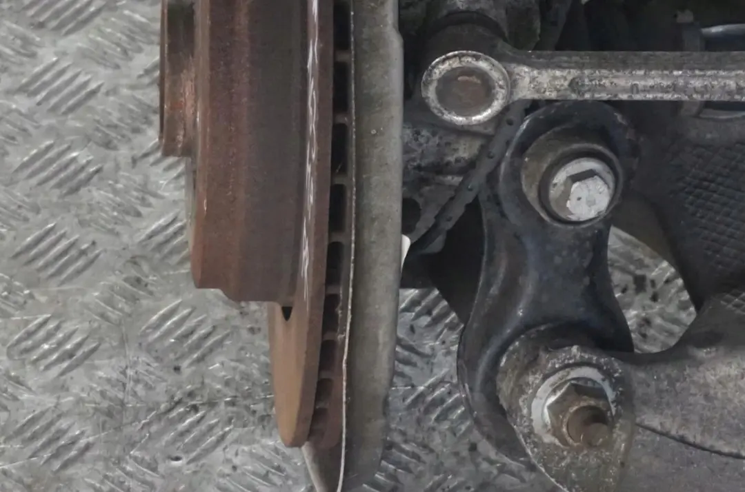 *BMW 5 E60 520d M47N2 Schwenklager Radträger Bremssattel Hinten Rechts für mit Teilenummer 6770906 *BMW 5 E60 520d M47N2 Schwenklager Radträger Bremssattel Hinten Rechts - SKU 6770906-14 - Teilenummer 6770906