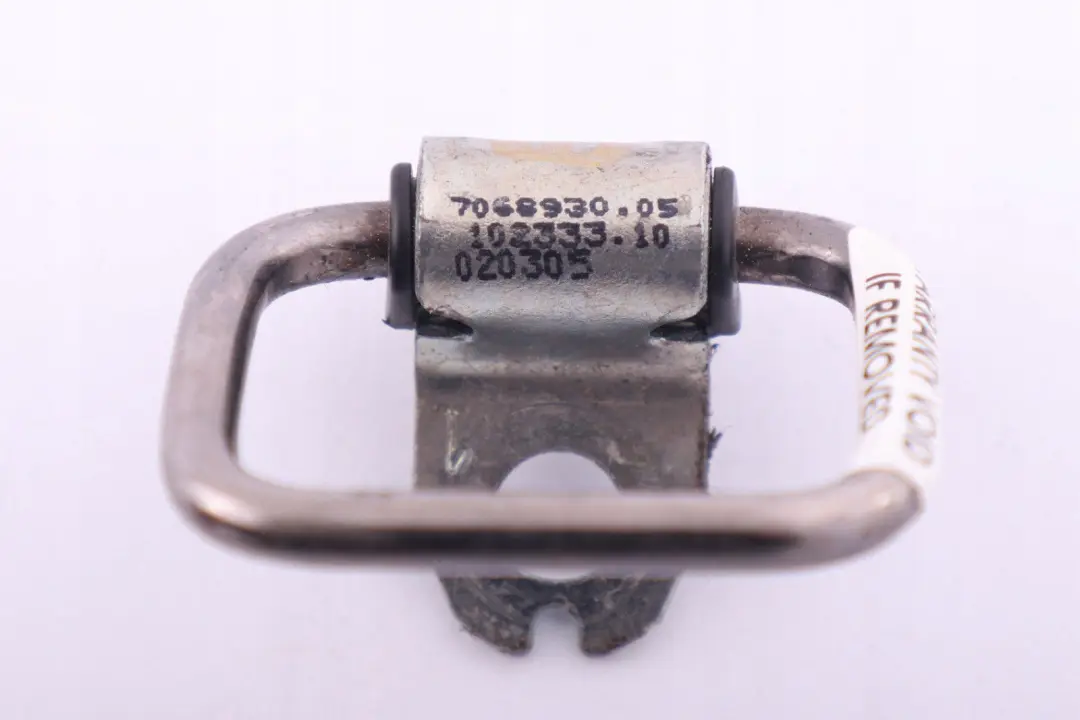 Boot Trunk Cargo Lashing Eye para BMW E60 E63 E64 LCi con número de pieza 7068930 BMW E60 E63 E64 LCi Boot Trunk Cargo Lashing Eye - SKU 7068930 - Número de pieza 7068930