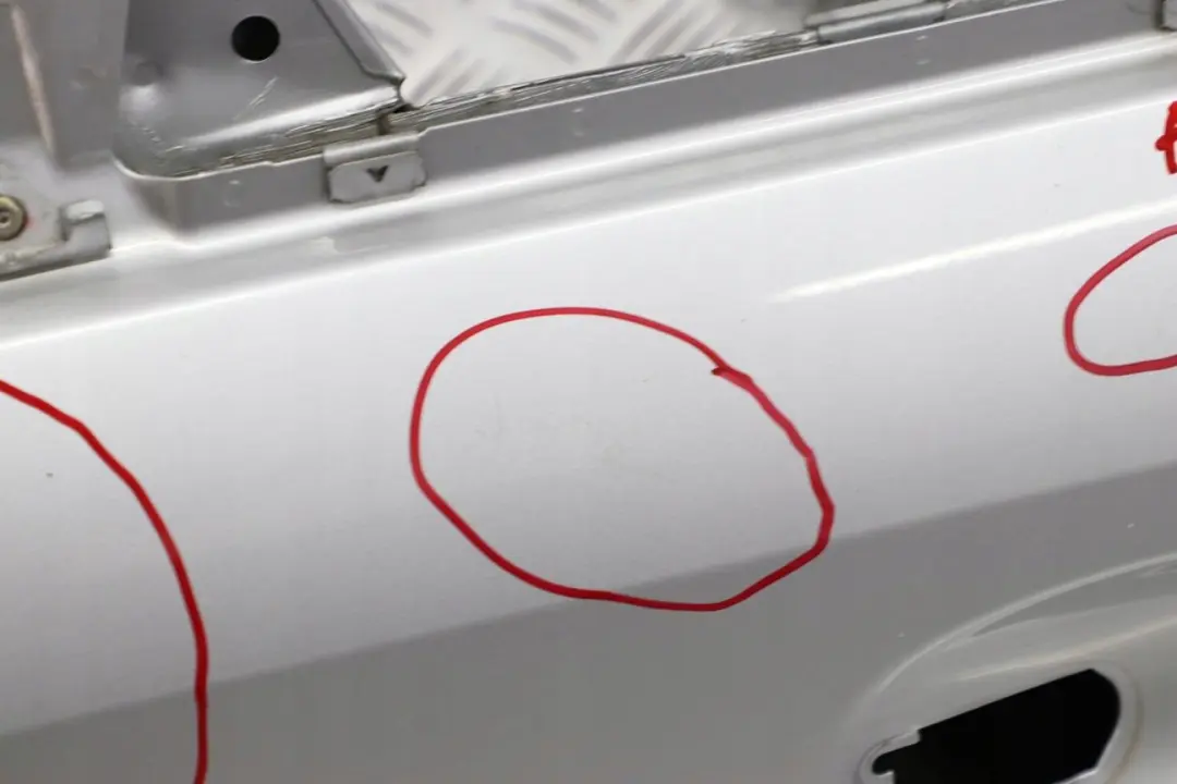 Mercedes-Benz S211 Familiare Porta Posteriore Destra Brillante Argento - per con numero di parte A2117300405 Mercedes-Benz S211 Familiare Porta Posteriore Destra Brillante Argento - - SKU A2117300405-BS - Numero di parte A2117300405