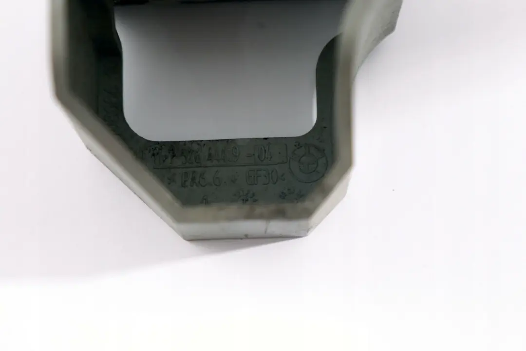 Soporte Inferior Enfriador Radiador Derecho para BMW E81 E82 E87 E92 E93 con número de pieza 7526444 BMW E81 E82 E87 E92 E93 Soporte Inferior Enfriador Radiador Derecho - SKU 7526444 - Número de pieza 7526444