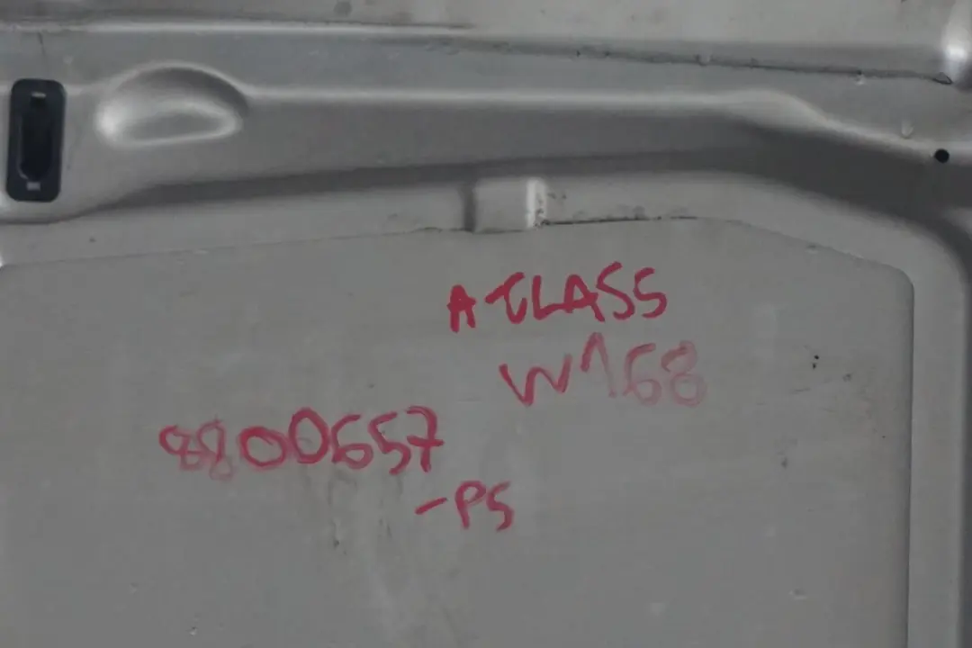 A-Klasse W168 Motorhaube Frontklappe Polar Silber Metallic - 761 für Mercedes mit Teilenummer A1688800657 Mercedes A-Klasse W168 Motorhaube Frontklappe Polar Silber Metallic - 761 - SKU A1688800657-PS - Teilenummer A1688800657