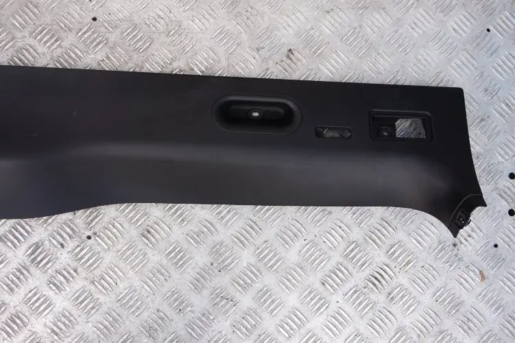 Verkleidung Heckklappe Mitte hinten SCHWARZ 8402194 für BMW X5 er E53 mit Teilenummer 8410386 BMW X5 er E53 Verkleidung Heckklappe Mitte hinten SCHWARZ 8402194 - SKU 8410386 - Teilenummer 8410386