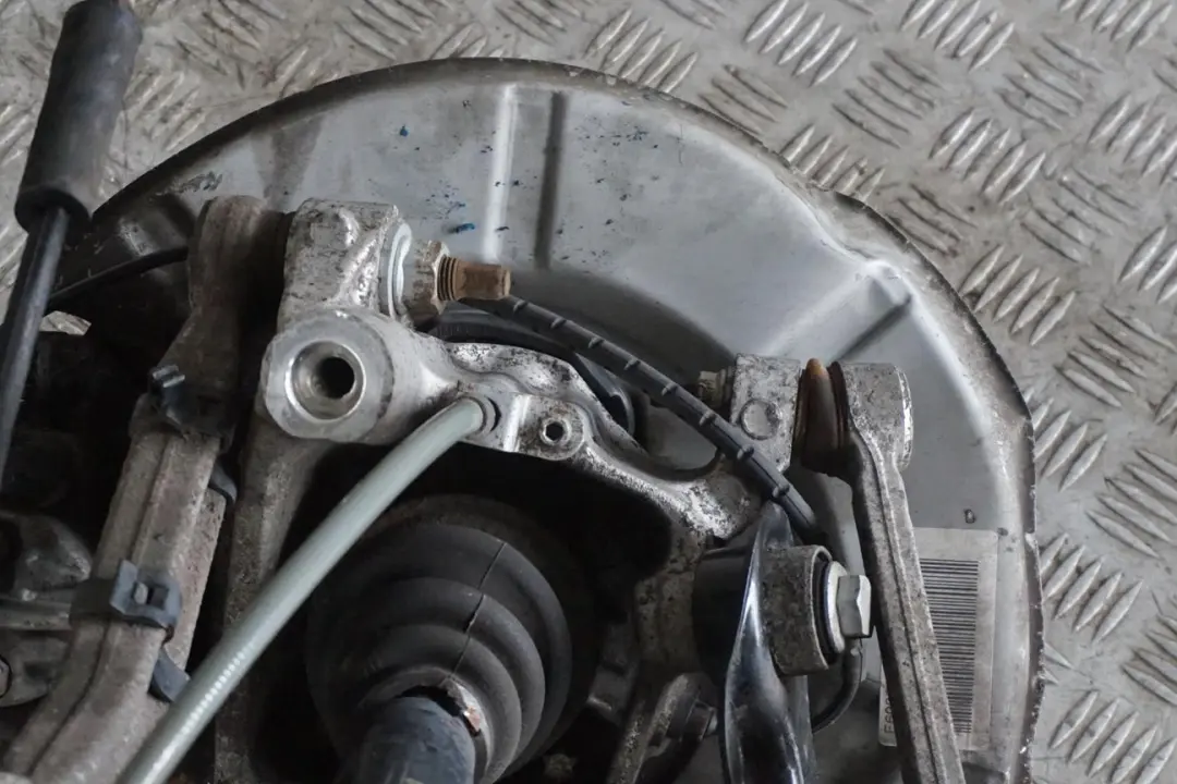 BMW E60 520d M47N2 Zawieszenie zwrotnica lewy tył - SKU 6770905-13 - Numer Części 6770905