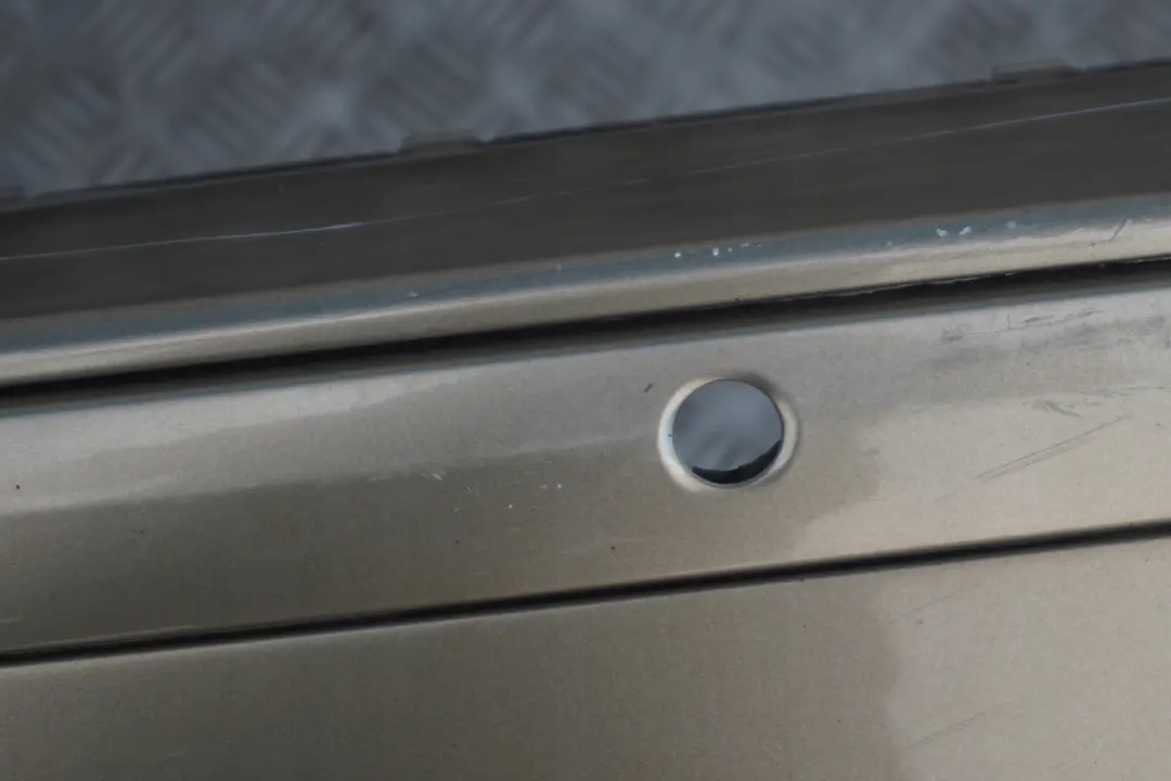 BMW2 E87 Paraurti posteriore PDC Sonora Metallic - A23 per con numero di parte 32630 BMW2 E87 Paraurti posteriore PDC Sonora Metallic - A23 - SKU 0032630-SON2 - Numero di parte 32630