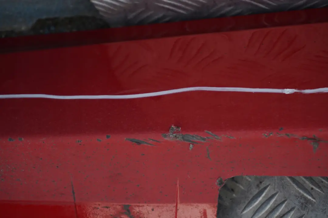 BMW E90 E91 LCI Sill strip faldon lateral izquierdo Karmesinrot Rojo Carmesi - SKU 0037059-KAR - Número de pieza 0037059