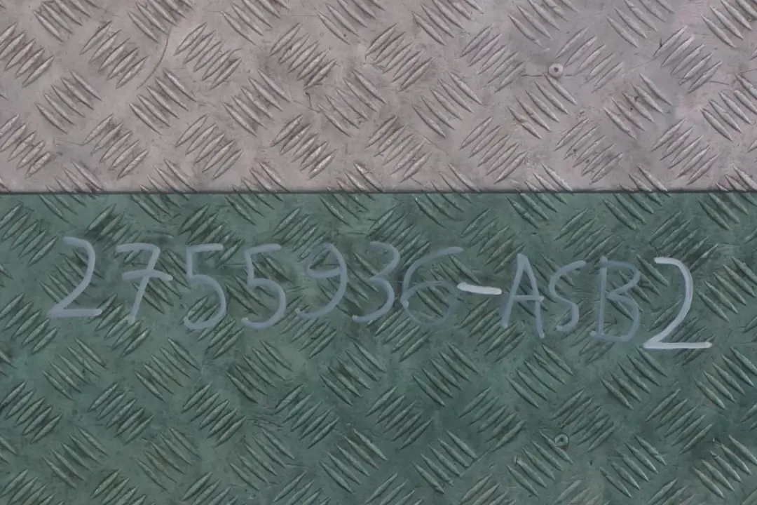 Drzwi prawe Astro Black A25 do MINI Cooper R55 R56 o numerze 2755936 MINI Cooper R55 R56 Drzwi prawe Astro Black A25 - SKU 2755936-ASB2 - Numer Części 2755936