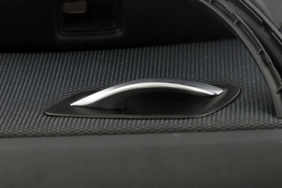 Alcantara Trasera Derecha Tarjeta Puerta Azul Sombra para BMW E90 1 M Sport con número de pieza 9152498 BMW E90 1 M Sport Alcantara Trasera Derecha Tarjeta Puerta Azul Sombra - SKU 9152498-1 - Número de pieza 9152498