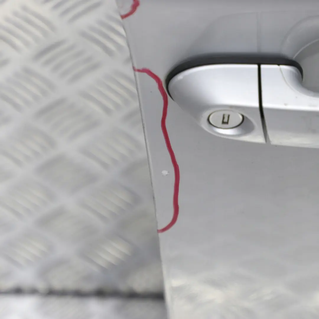 Puerta Delantera Derecha Titansilber Silber Silver Metalic para BMW E87 E87N LCI con número de pieza 41517191012 BMW E87 E87N LCI Puerta Delantera Derecha Titansilber Silber Silver Metalic - SKU 7191012-TS - Número de pieza 41517191012