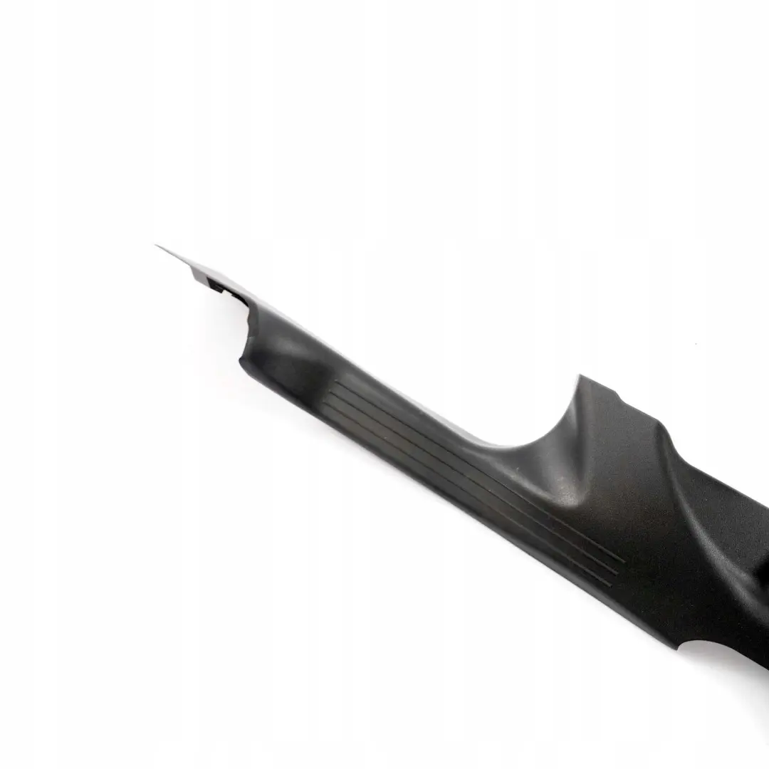 Ferrovia Posteriore Sinistra Tappeto Bordo Porta Soglie per Mercedes W203 con numero di parte A2036863136 Mercedes W203 Ferrovia Posteriore Sinistra Tappeto Bordo Porta Soglie - SKU A2036863136 - Numero di parte A2036863136